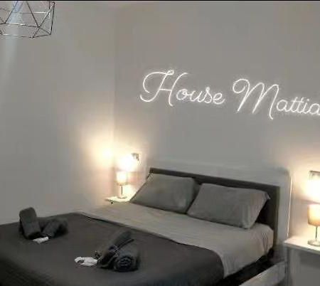House Mattia Apartment Bari Bagian luar foto