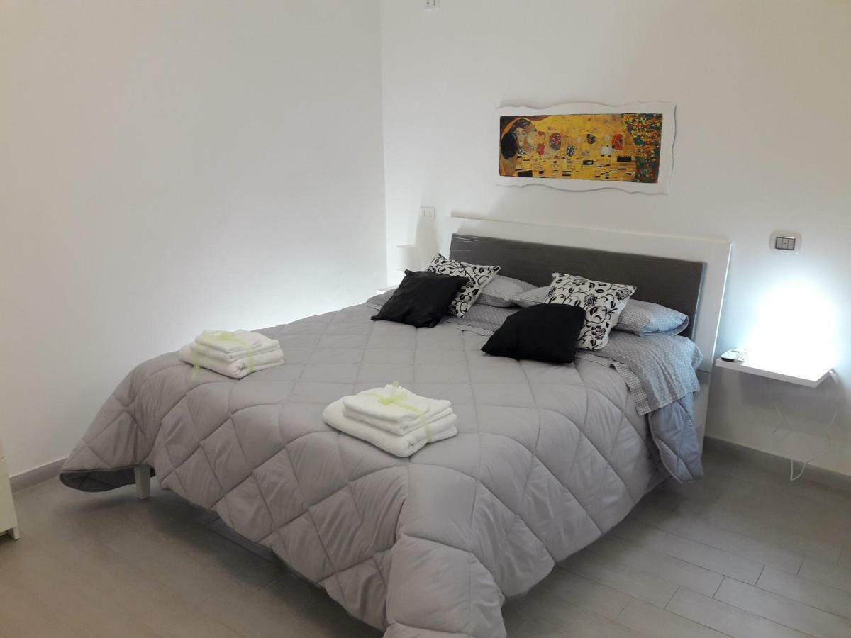 House Mattia Apartment Bari Bagian luar foto