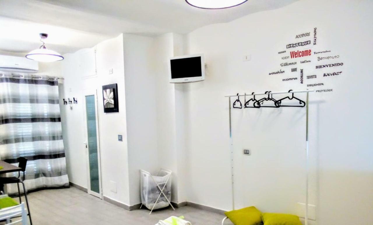 House Mattia Apartment Bari Bagian luar foto