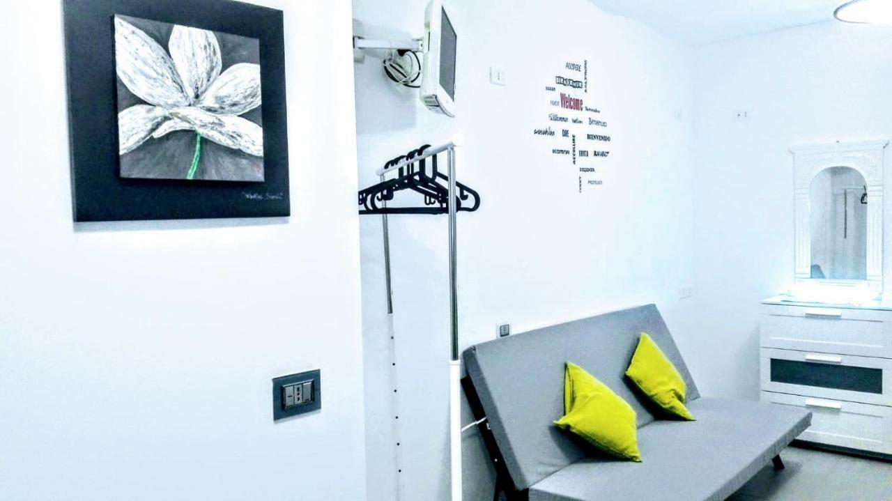 House Mattia Apartment Bari Bagian luar foto