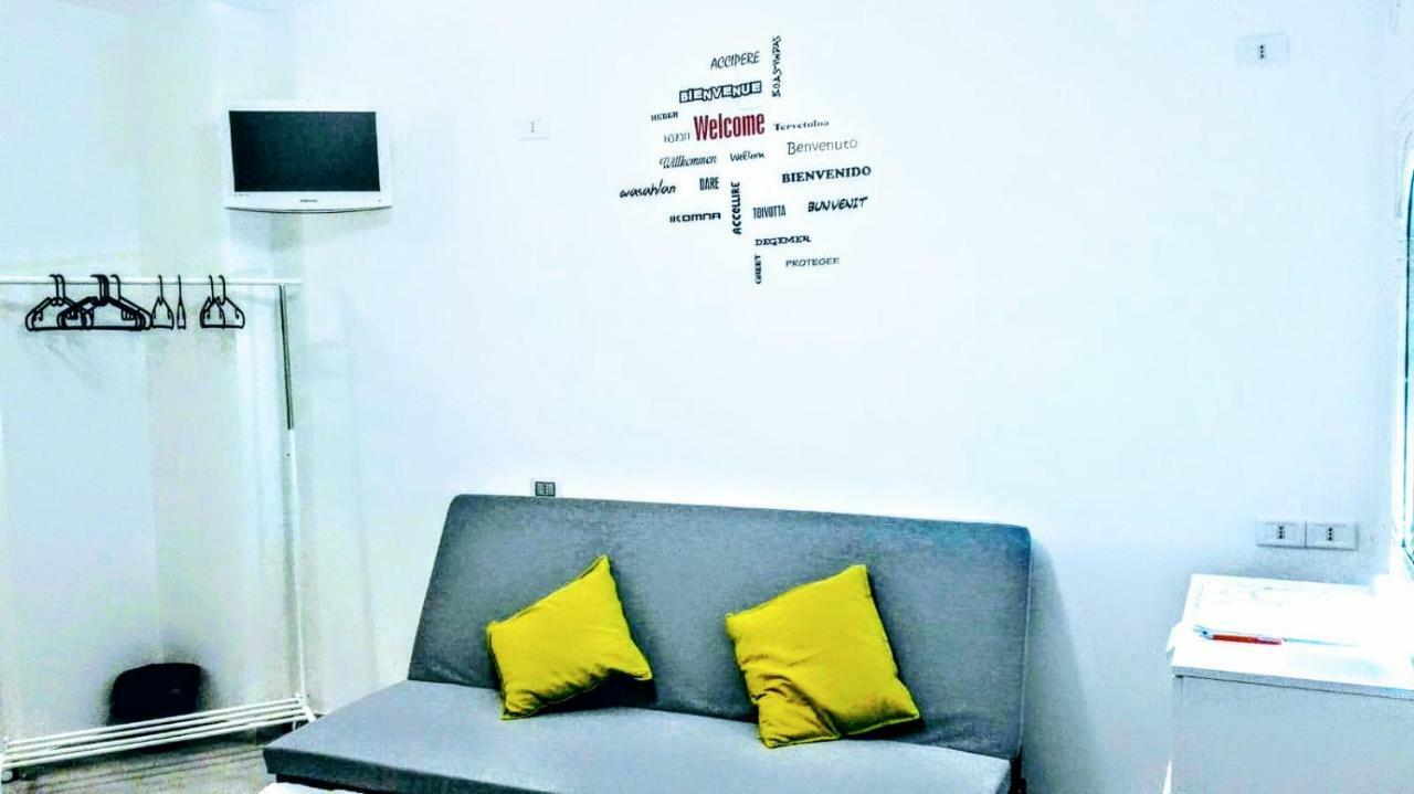 House Mattia Apartment Bari Bagian luar foto