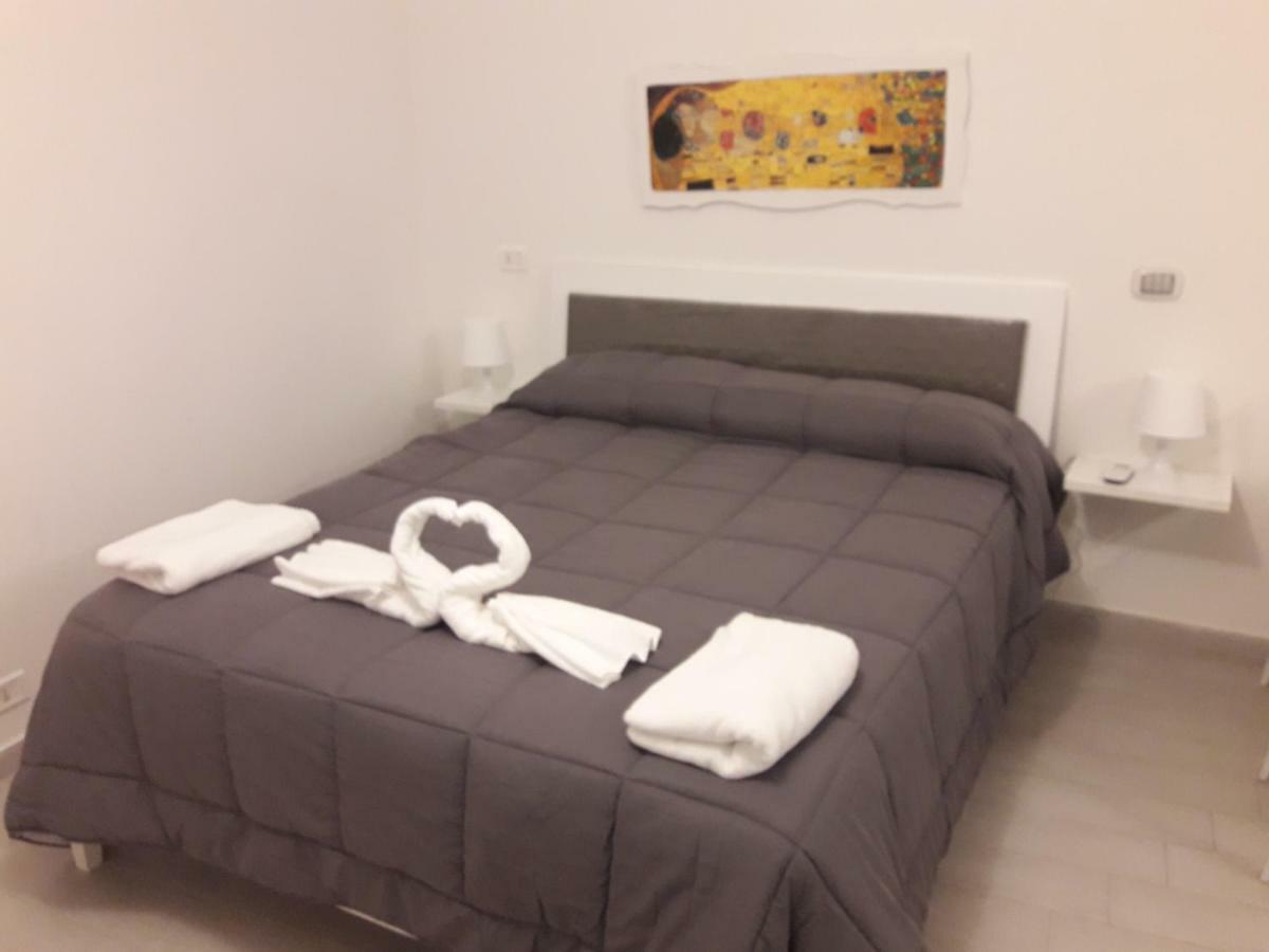 House Mattia Apartment Bari Bagian luar foto