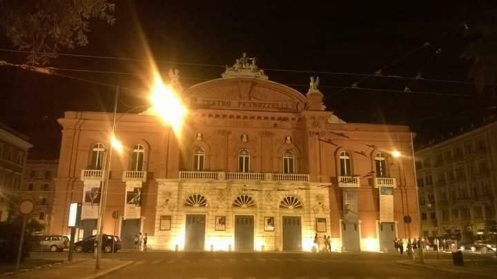 House Mattia Apartment Bari Bagian luar foto