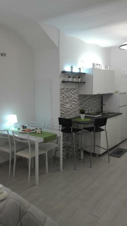 House Mattia Apartment Bari Bagian luar foto