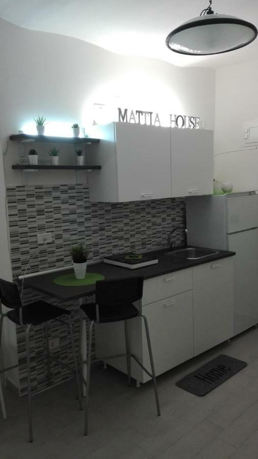House Mattia Apartment Bari Bagian luar foto